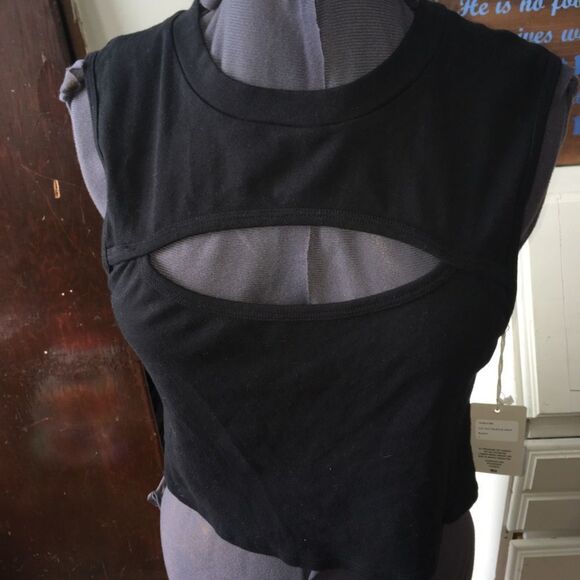Revolve Year of Ours cut out muscle crop top - Picture 1 of 4